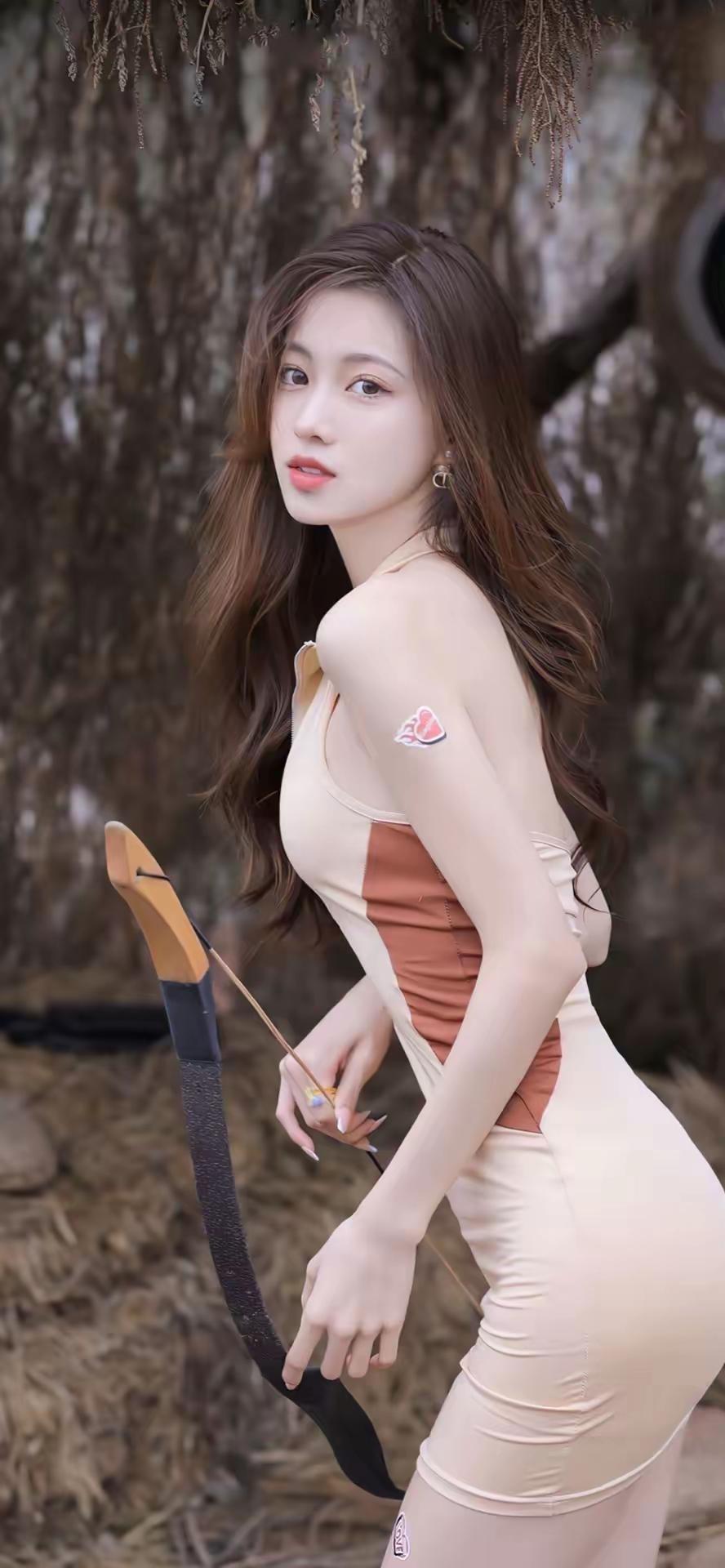 森林中的弓箭少女，优雅与力量并存！🏹🌳💃拖欠工资你怎么办女人如何穿高跟鞋