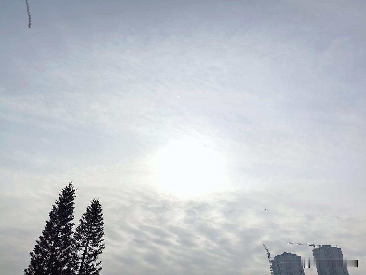 广东弱冷空气“摸鱼”，气温小幅波动！未来几日，虽有弱冷空气南下，但基本止步于