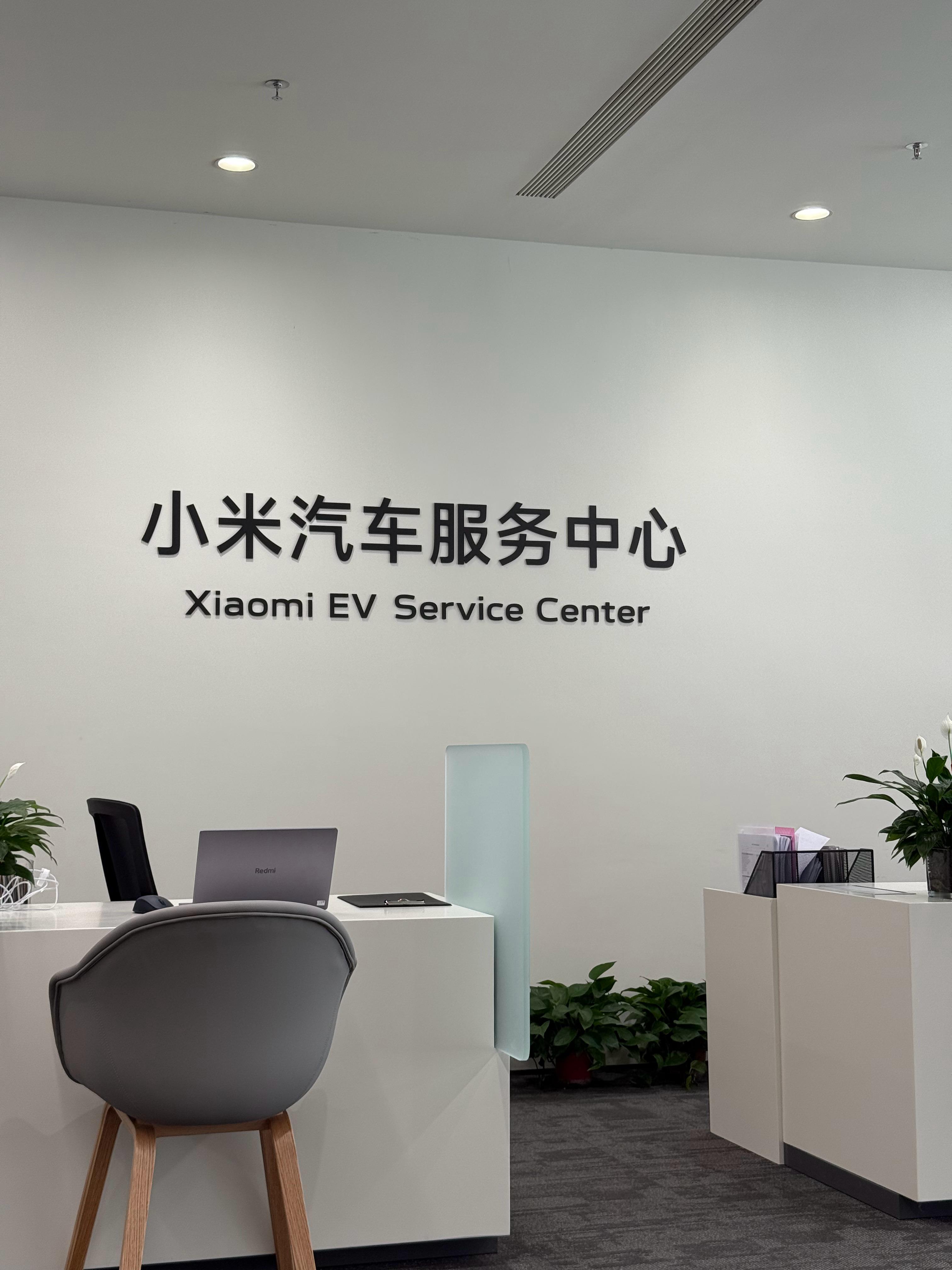 现在装底盘氛围灯还要花210[哭哭][哭哭][哭哭]​​​
