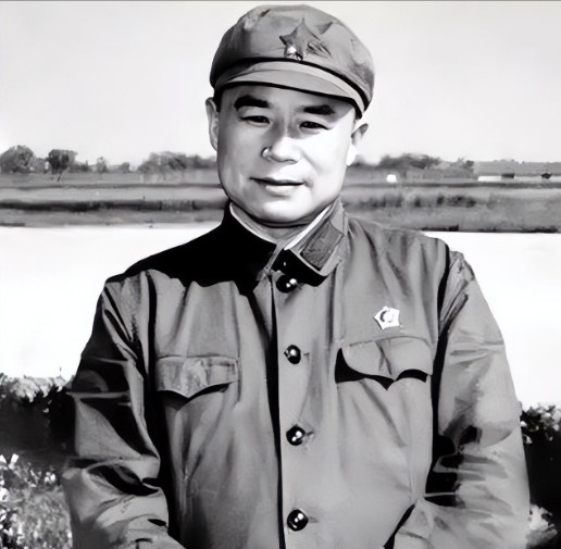 1970年，王震送给周总理一个苹果，说这是王近山拿来的，他想求您办点事儿，周总理