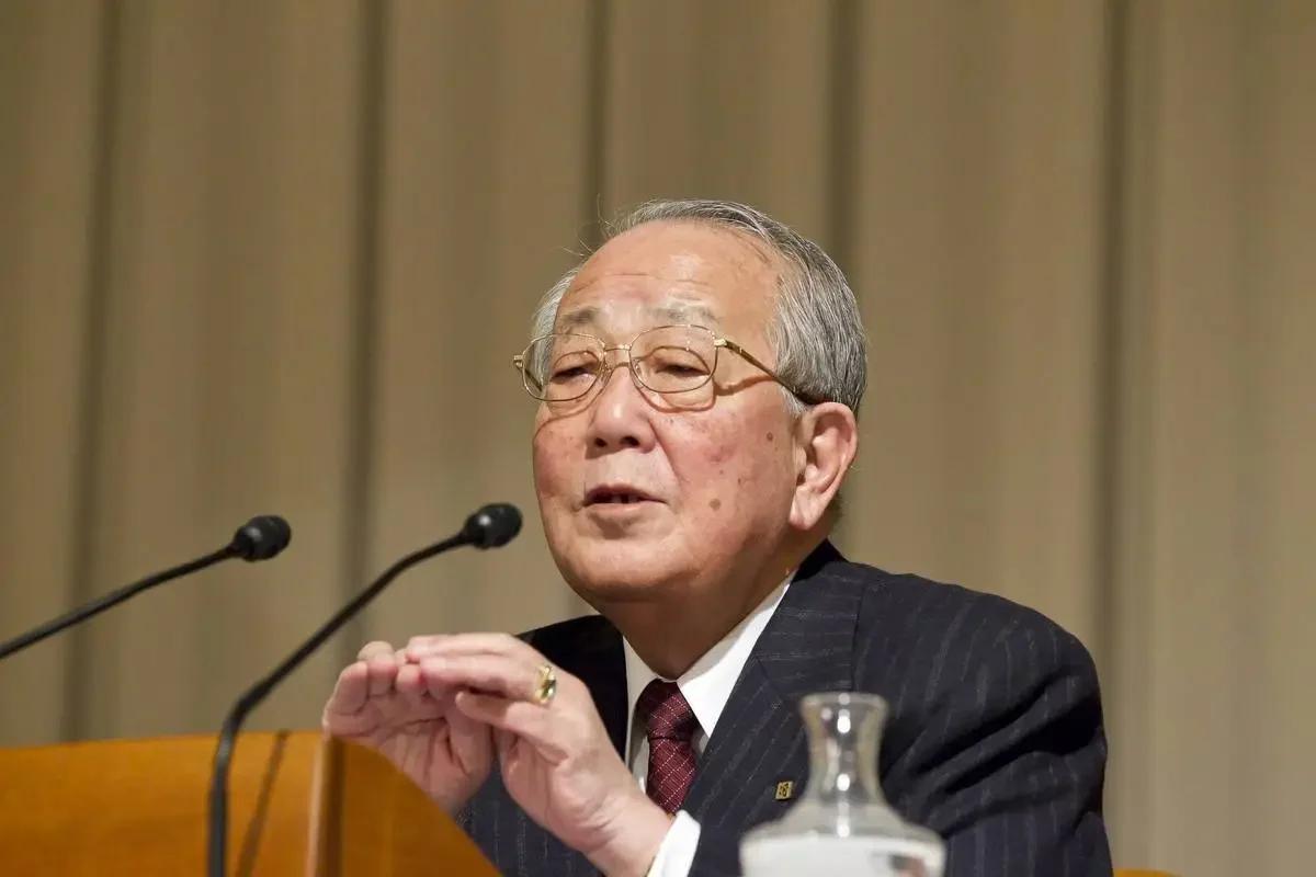 身价数亿的稻盛和夫被查出胃癌，医生警告：“必须马上手术！”谁知，稻盛和夫却说：“
