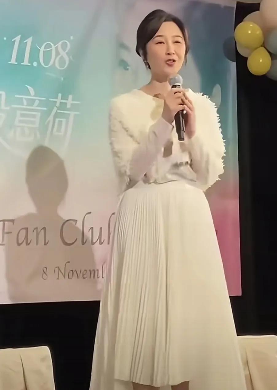 她怎么还有少女感！你敢相信她都61岁了吗？是不是她的婚姻太幸福了才会