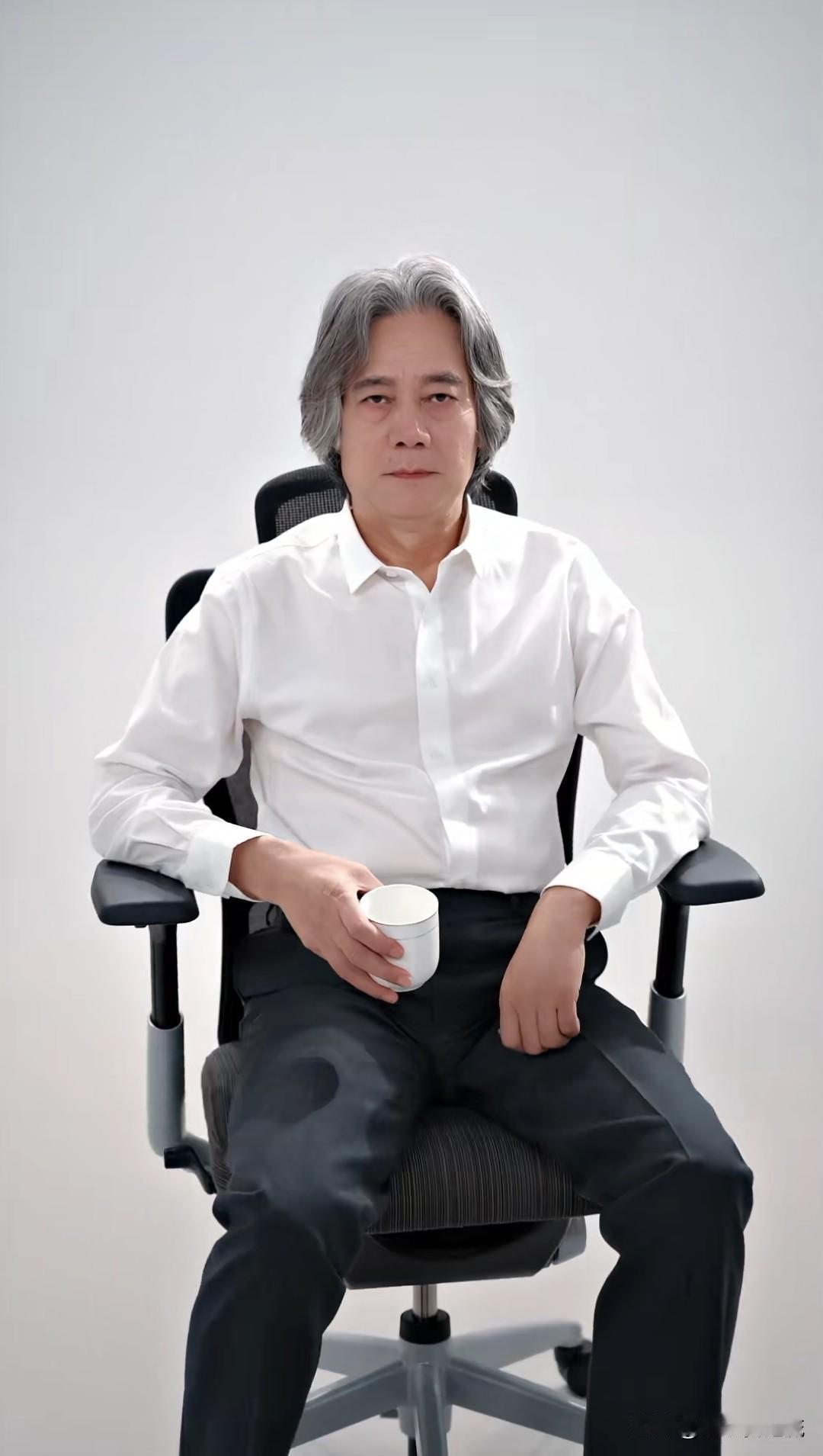 《狂飙》里的赵立冬，演员鲍大志，感觉电视剧里真的是本色出演，现实中也是“狠人”的