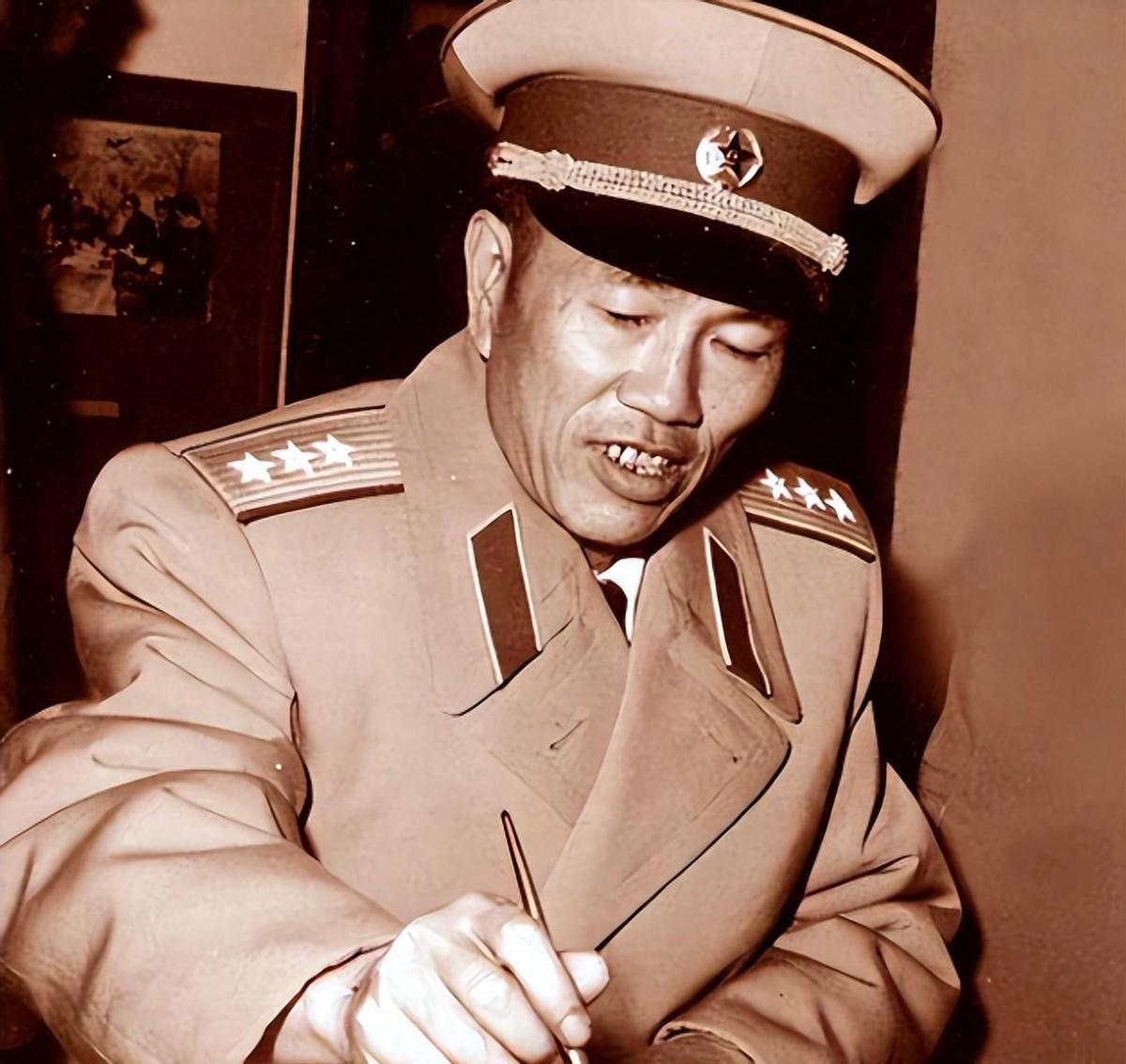 1980年收到总政治部审查结论时邓华声音哽咽，遗憾的是一切已无法挽回！1979