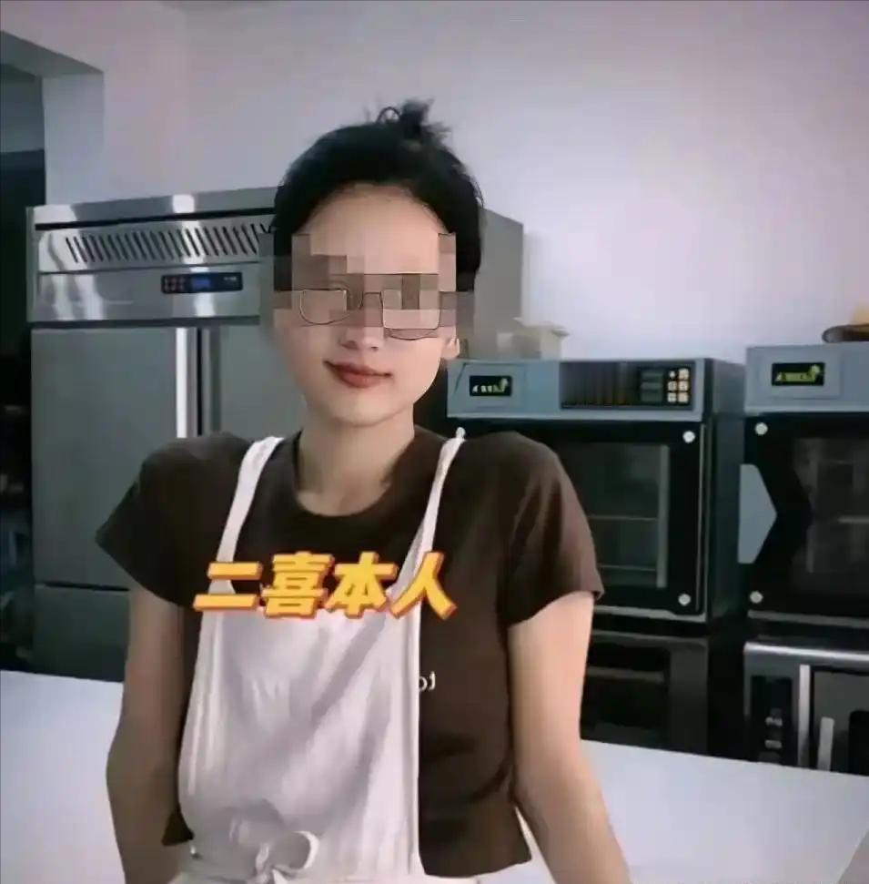 一位33岁老板娘，出轨店内18岁暑假工，称对方年富力强，不知疲倦，还给暑假工取名