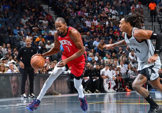 乌度卡极度迷恋杜兰特单打以及在阿杜身上看到的问题1.我所看到的问题所在是过半场