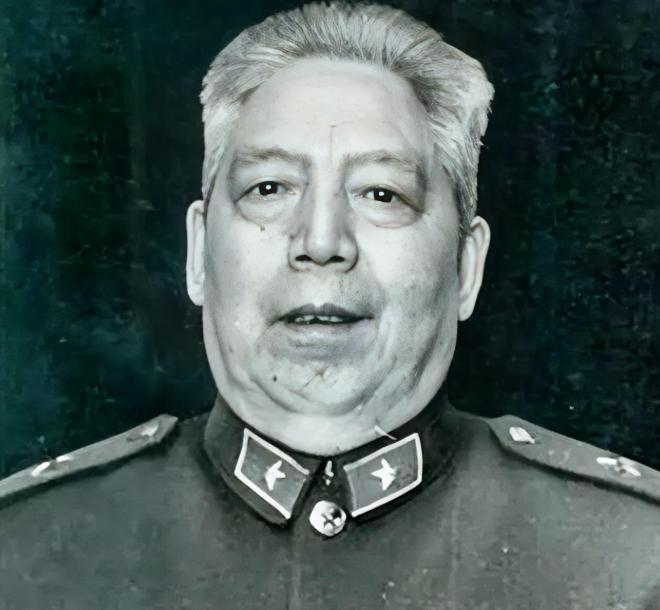 96年，离休的铁瑛将军正在家里看报纸，就在这时，女婿走了进来。女婿说：爸！你能不