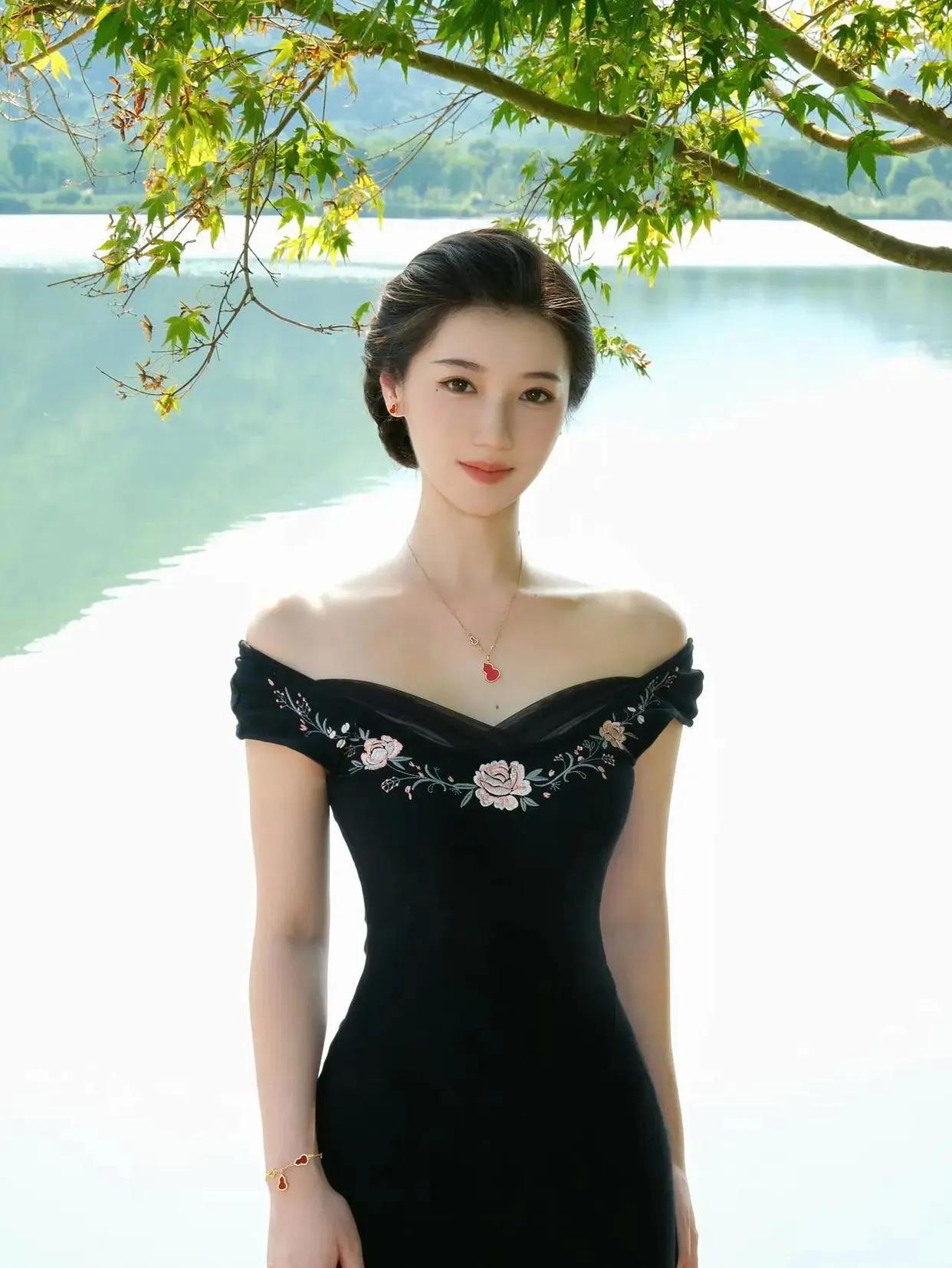 轻轻的我走了，正如我轻轻的来！