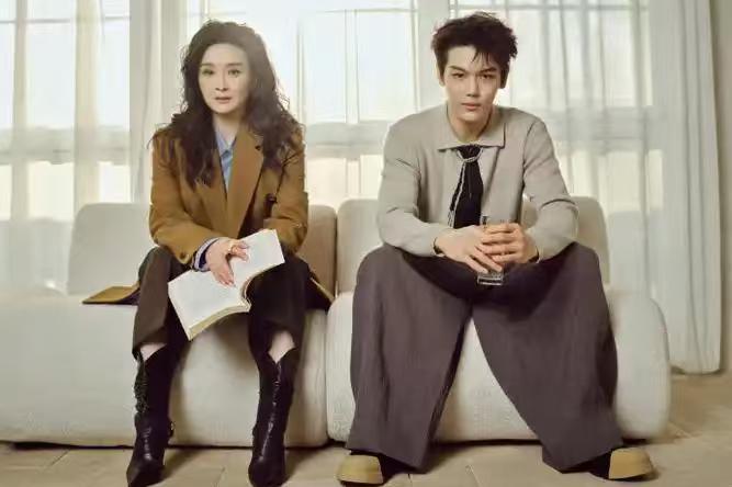 【51岁王艳携19岁儿子登封！颜值惊艳却被指“母子疏离”，曾因继子关系引争议】