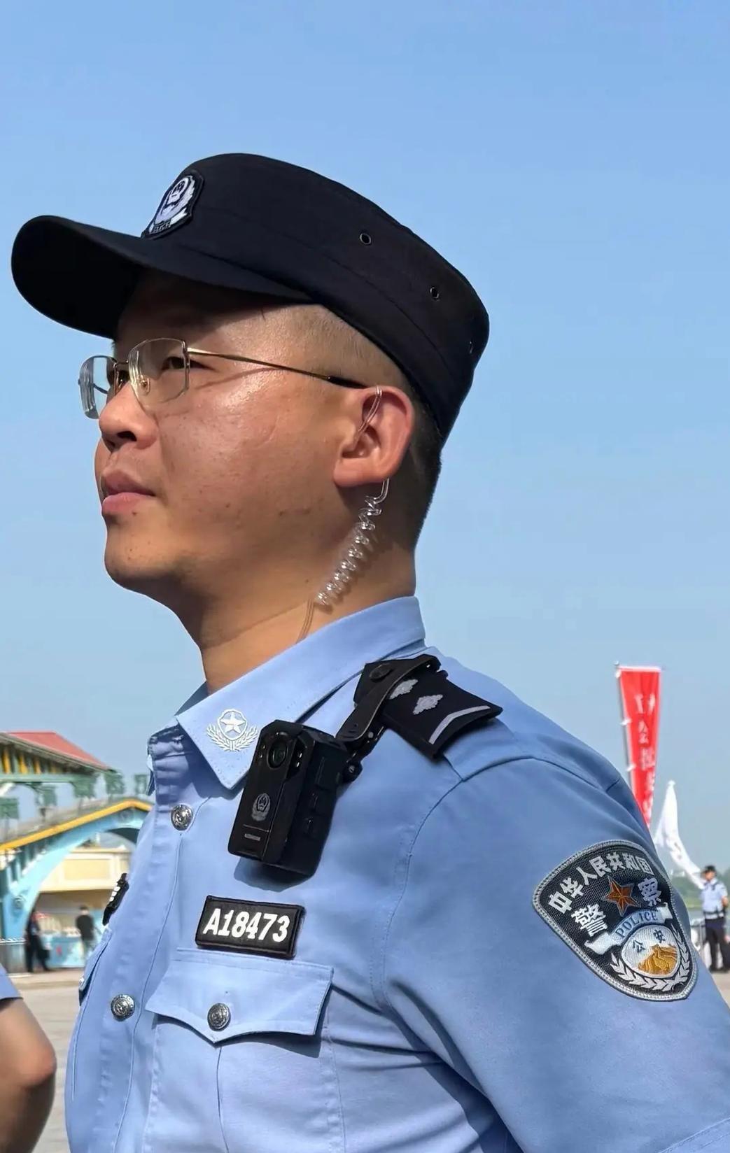 有网友提议辅警不要社招了，直接将警校毕业生纳入辅警队伍！网友的意思是将警校毕
