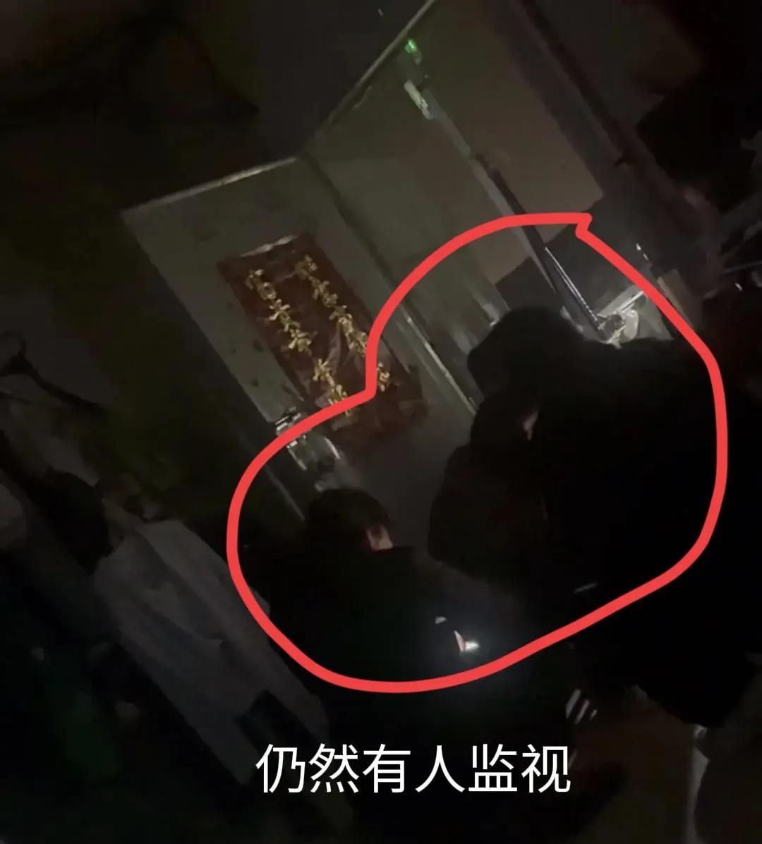 村干部强行征收农户土地，农户冒险跳河称遭“监视”4月23日，江苏泰州籍农户焦女