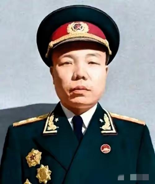 39岁摘得上将军衔，萧华成了1955年授衔中最年轻的上将，这份荣光从不是年龄的馈