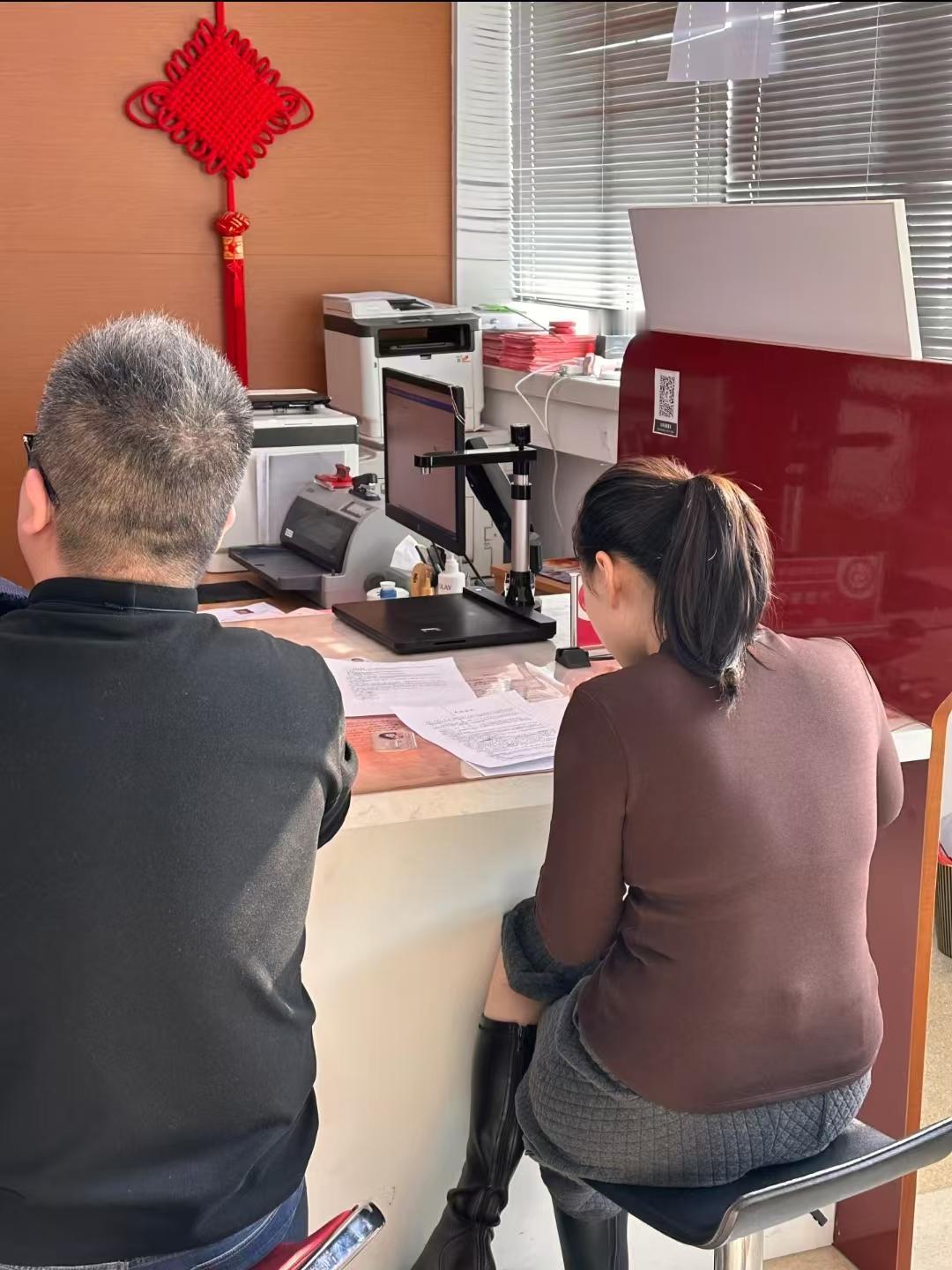 女人一旦掉进这12种“婚姻陷阱”，真的很难全身而退。1.保姆陷阱。家里大