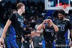 独行侠爆冷击败火箭，宣告找到最强首发！1、中锋戴维斯，状元郎，他19投14中