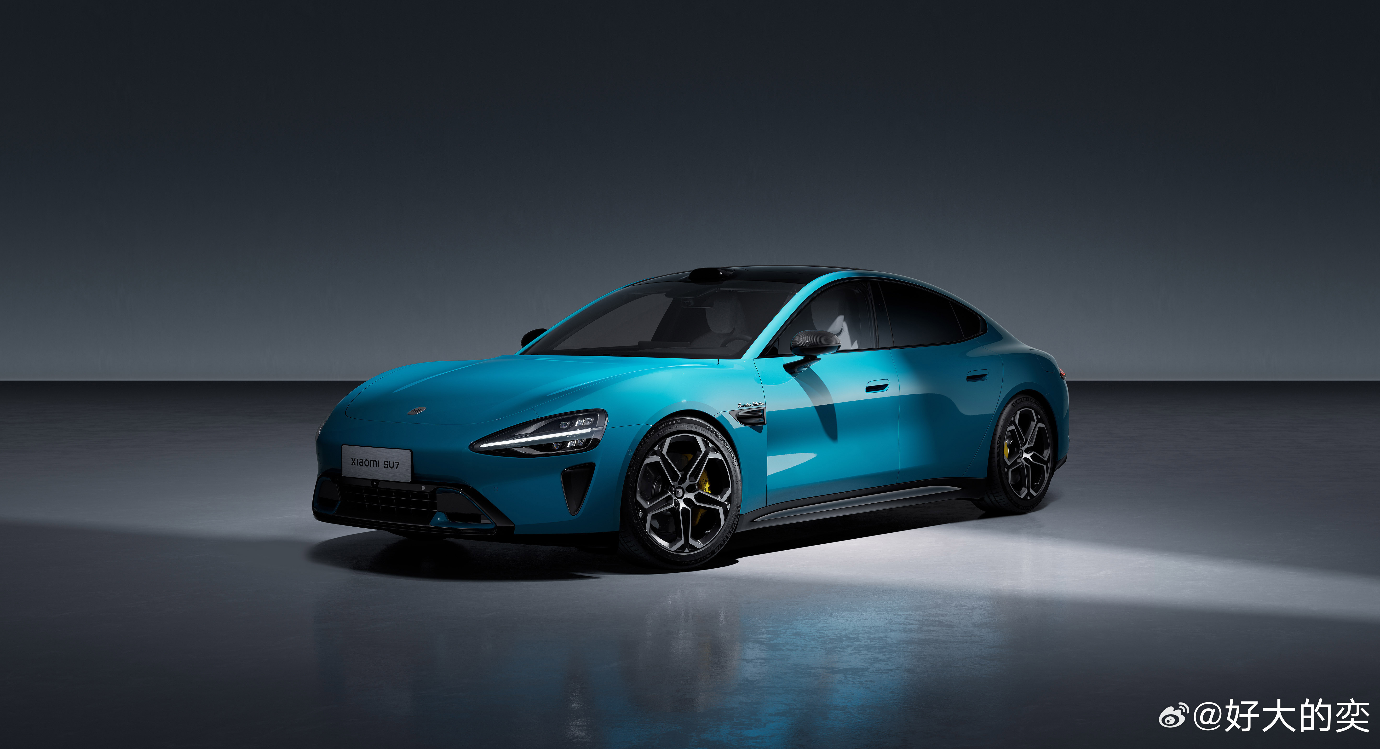 确实也有些感慨，小米造车有5年了。直到现在我的脑海里都还浮现着雷军当时那句话：「