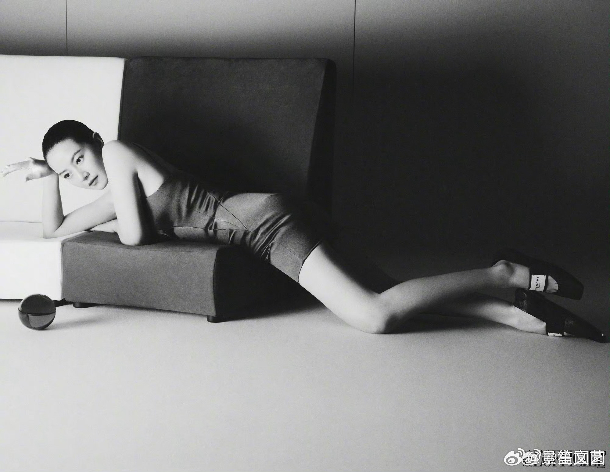 高圆圆开年刊好圆一颗头谁能拒绝高圆圆的大光明造型！颅顶优越五官端正，骨相抗打气