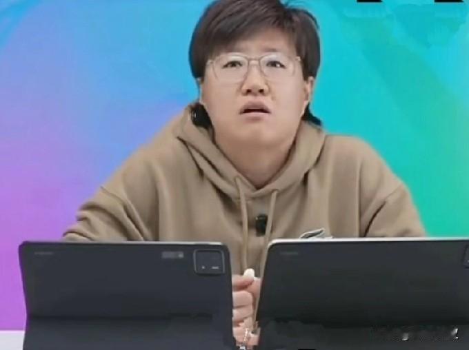 裁判没举手？郭焱说:佳佳如果违规的话，裁判应该举手，而不是违规几个球后再罚