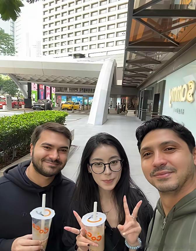 最近看网上那些社交平台，我发现很多三哥一到咱们国家不到一个星期就能找到一个国内的