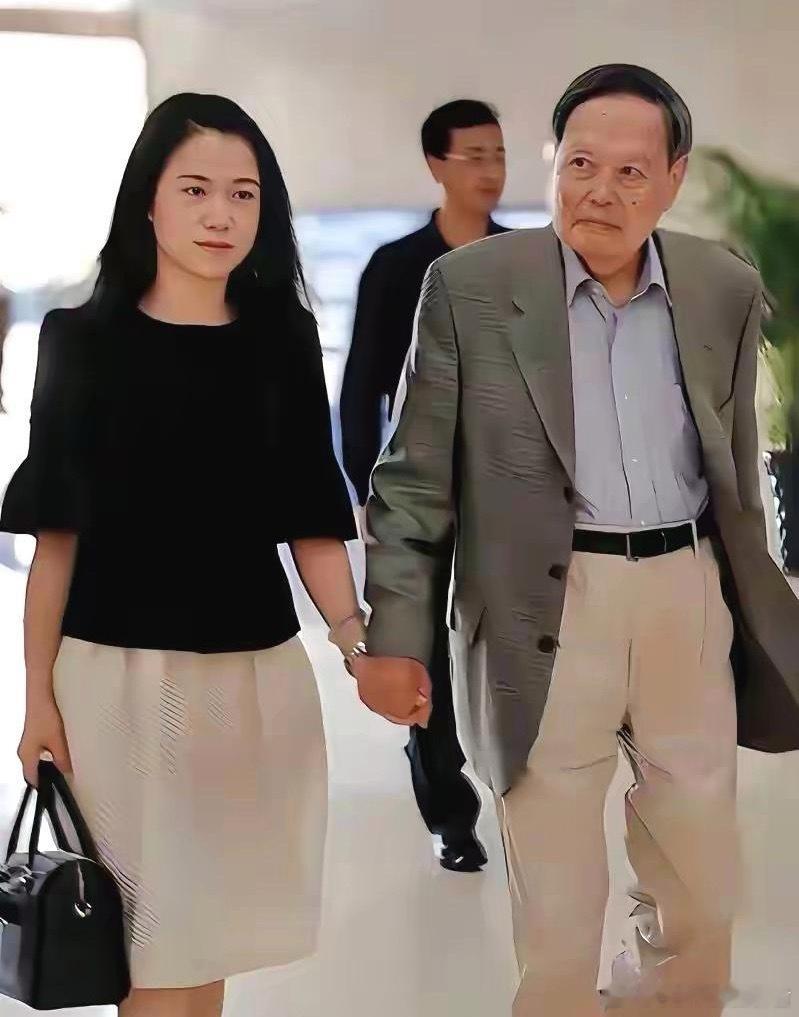 21年的付出，翁帆最后能得到什么！据媒体报道，杨振宁生前已经做好后事安排，其手里
