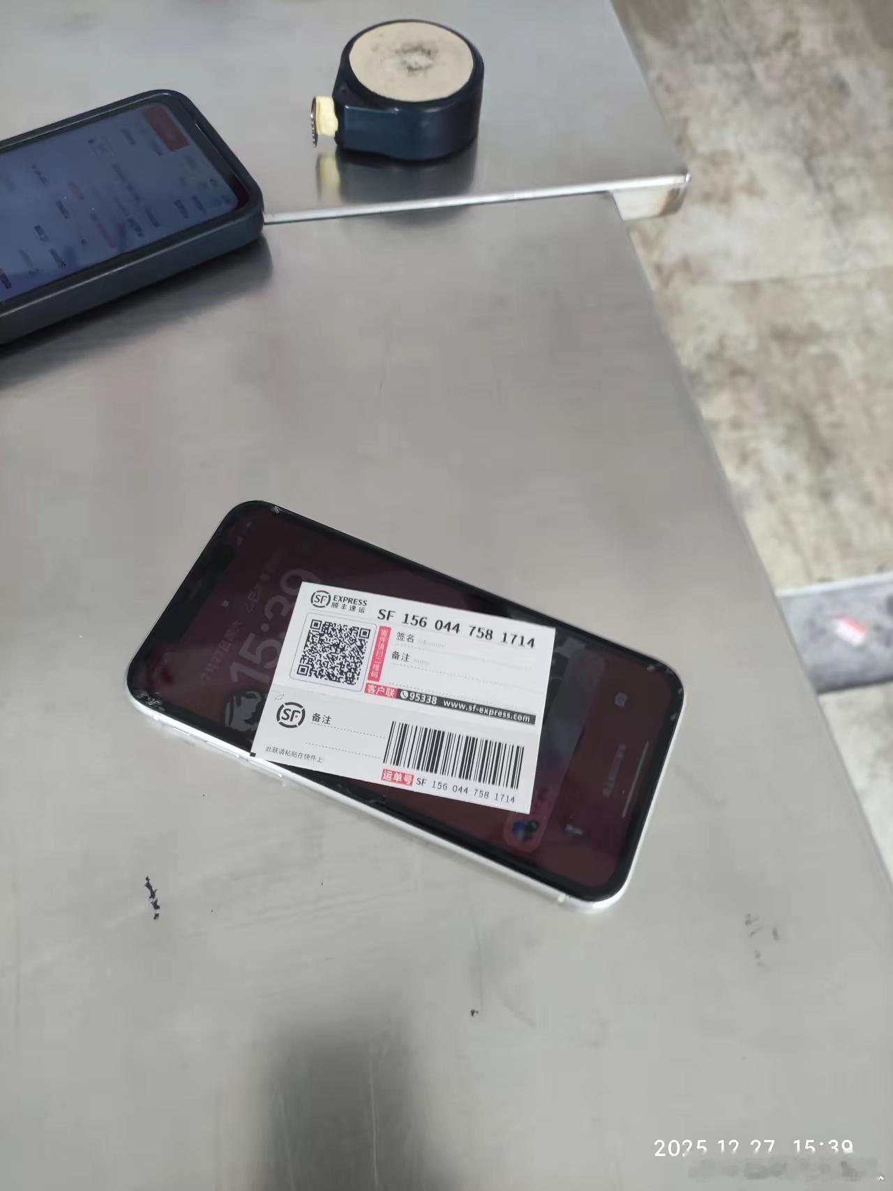 做网约车快半年了，第一次捡到手机。本想着高高兴兴给乘客送回去，可我已经接了下一单