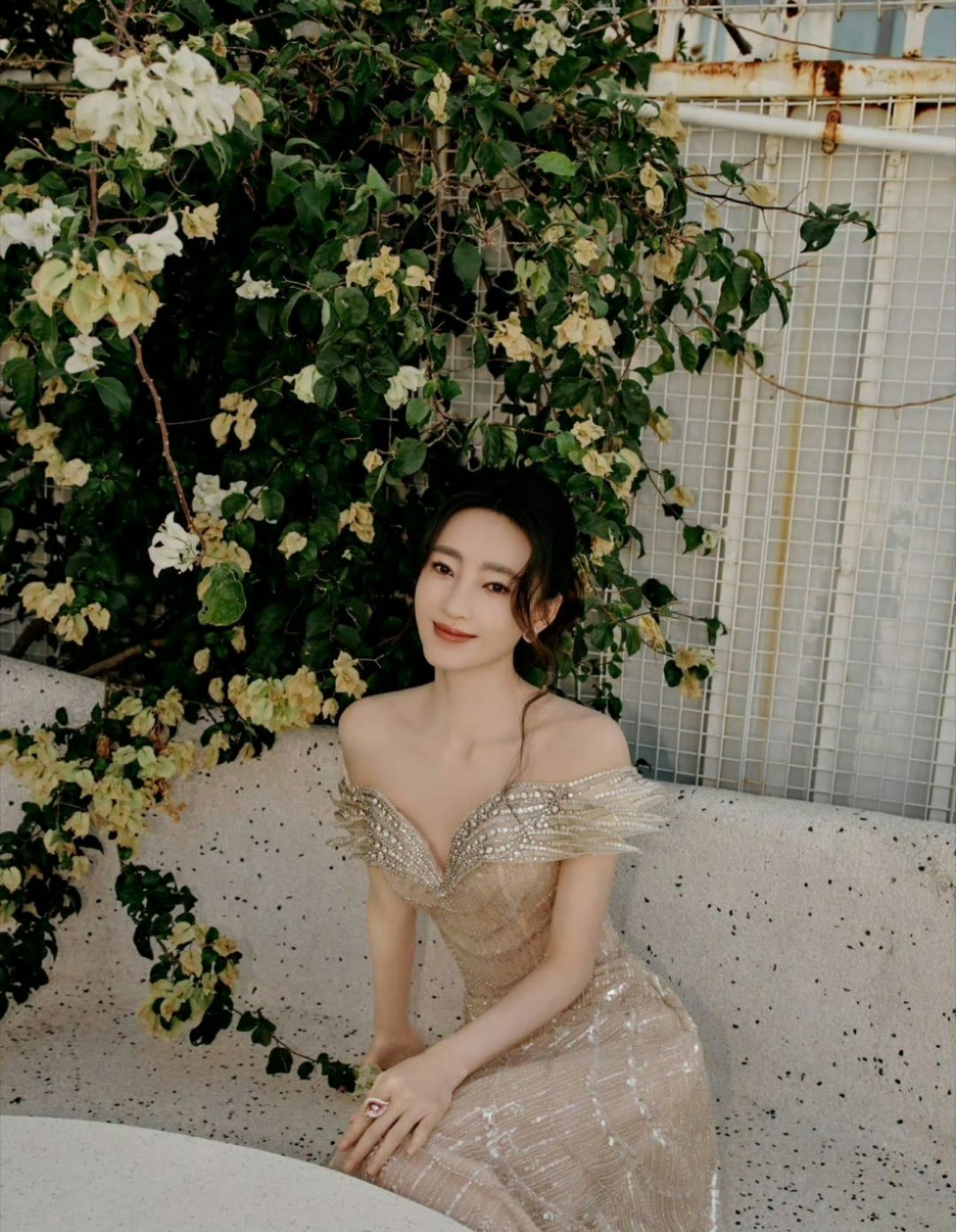 王丽坤40岁的年龄20岁的身材这真是满减活动，一点儿看不出年龄