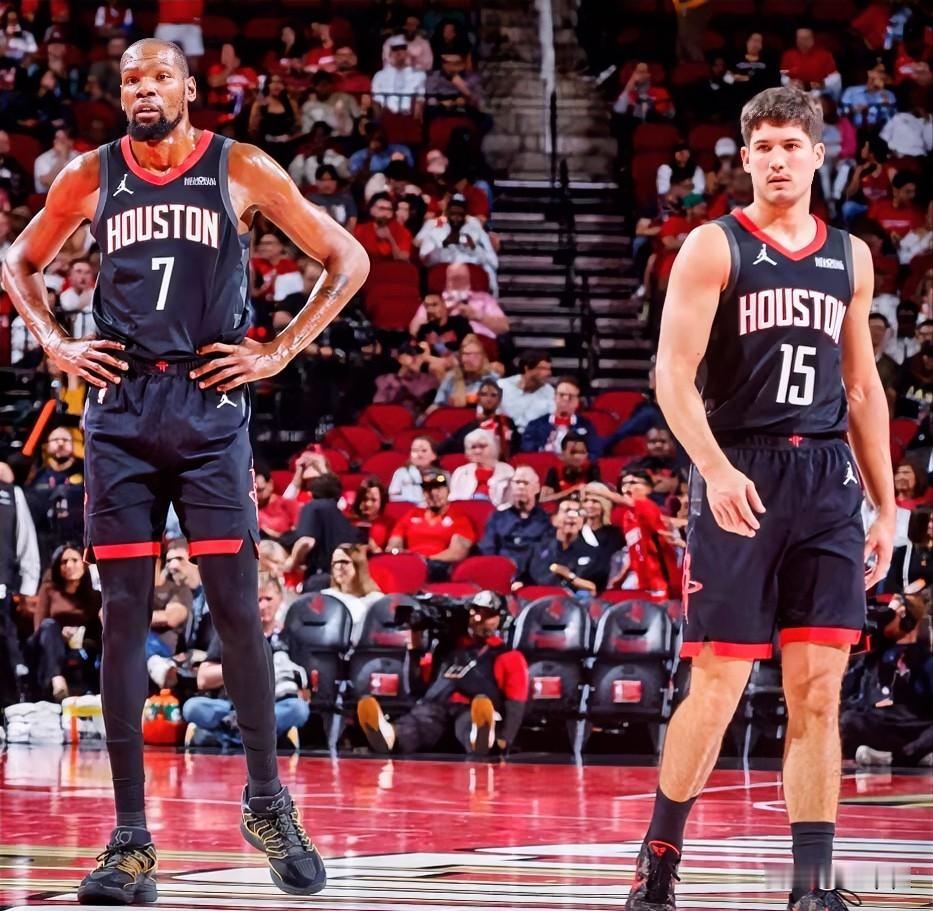 火箭轻取开拓者三连胜，简单聊几点：先说说伊森，本场状态不好导致心态失衡，最后