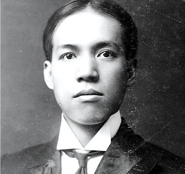 1903年，梁启超与17岁的王桂荃行房。夜里，梁启超说：“我主张一夫一妻，因