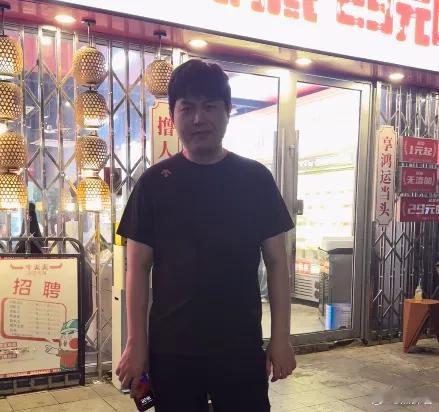 枫哥说陪玩杯目前是23万奖金，10万陪玩店出，10万一个RPG出，还有一个小龙人