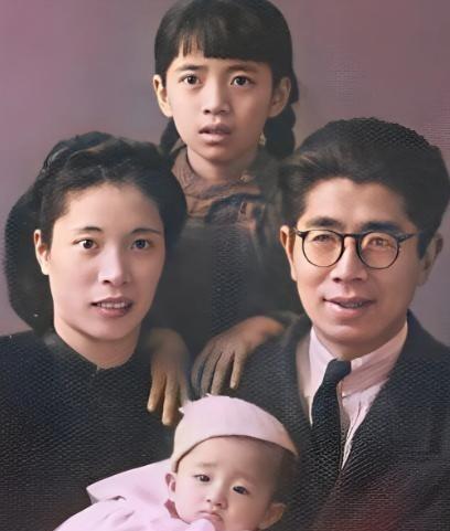 1945年，陈秀芝抛下年幼子女和丈夫常书鸿，跟下属私奔，多年后与女儿在杭州相遇，
