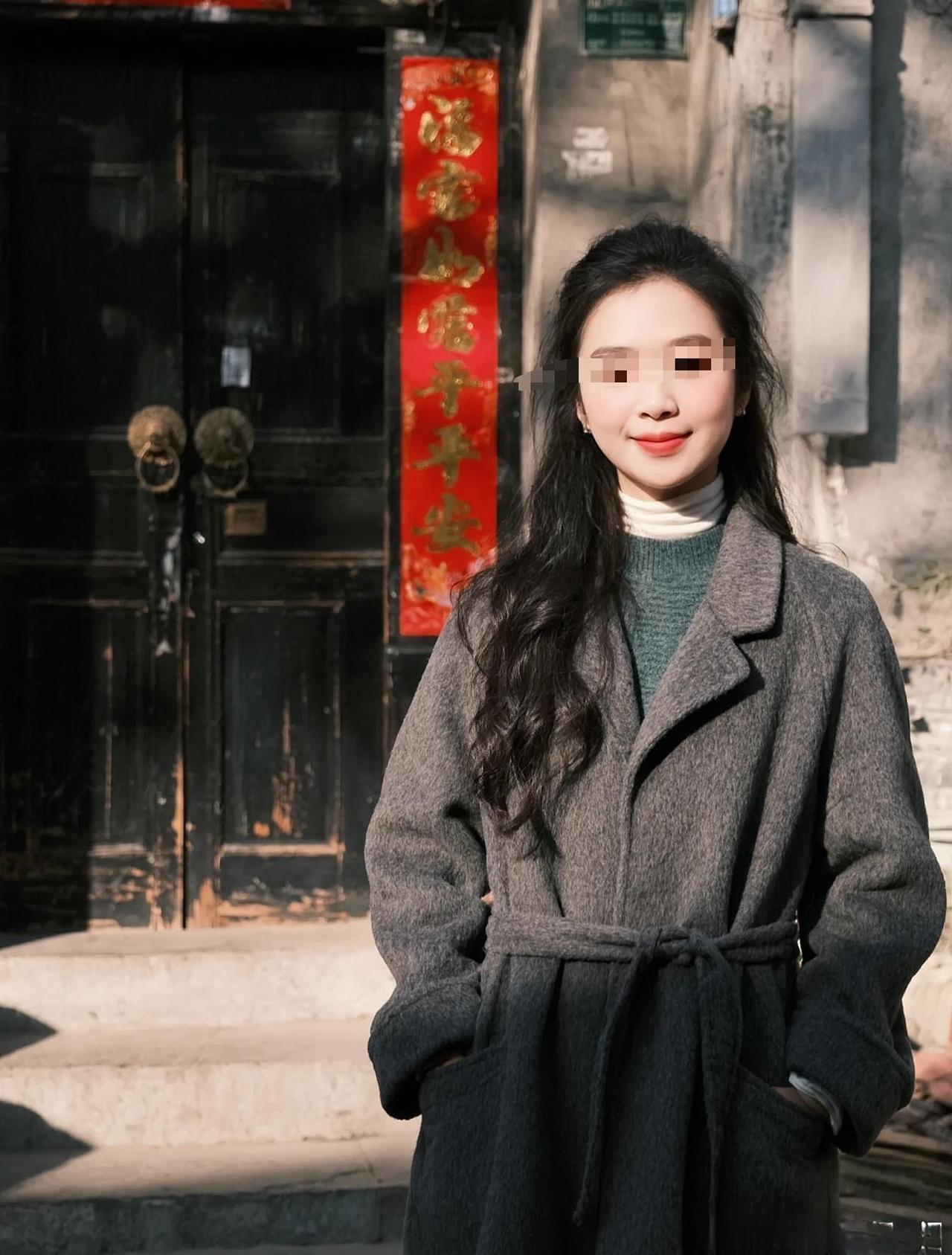 顾客吃完小摊发了一条差评视频，引发了几个跟风差评的，33岁的女摊主委屈气不过就自