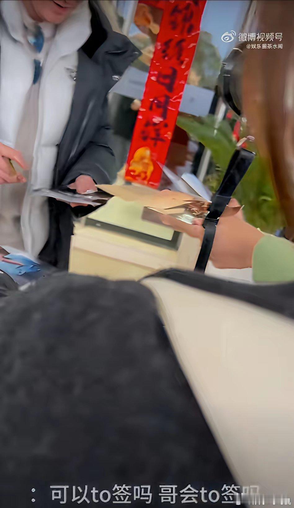 吴京，慌了！2月26日，吴京突然冲上了热搜，不是因为电影，而是他肉眼可见的慌张，