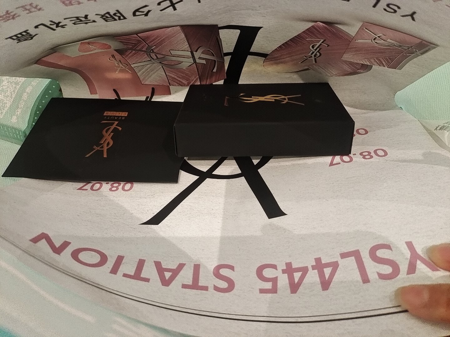 警告你别随便乱晃你的鹅蛋脸，不然韩国选秀节目组看到，直接要把你拉去当官方脸型模板
