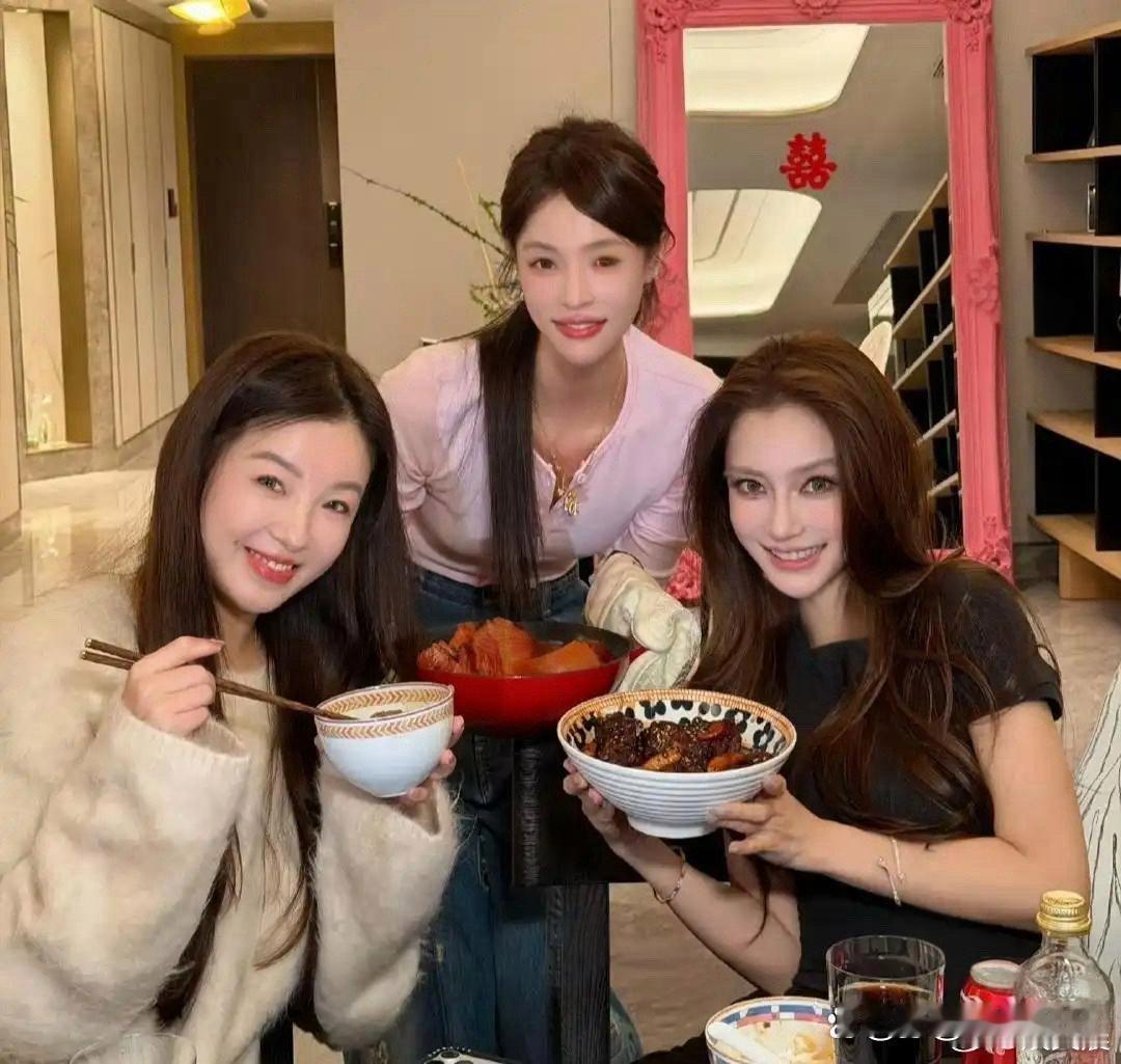 Angelababy不转型啦！重回刚出道的日系混血嫩模路线，颜值身材双在线，状态