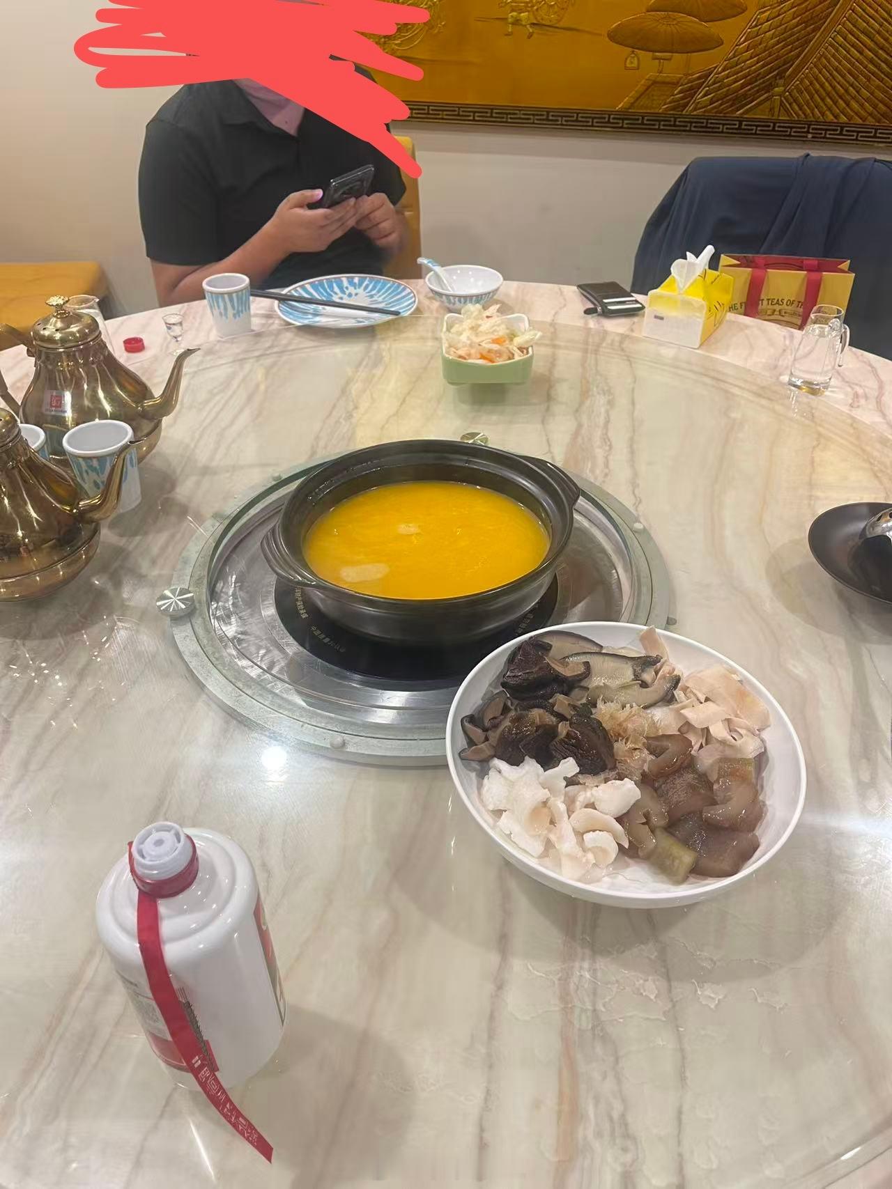 简单吃点，喝丢丢茅子