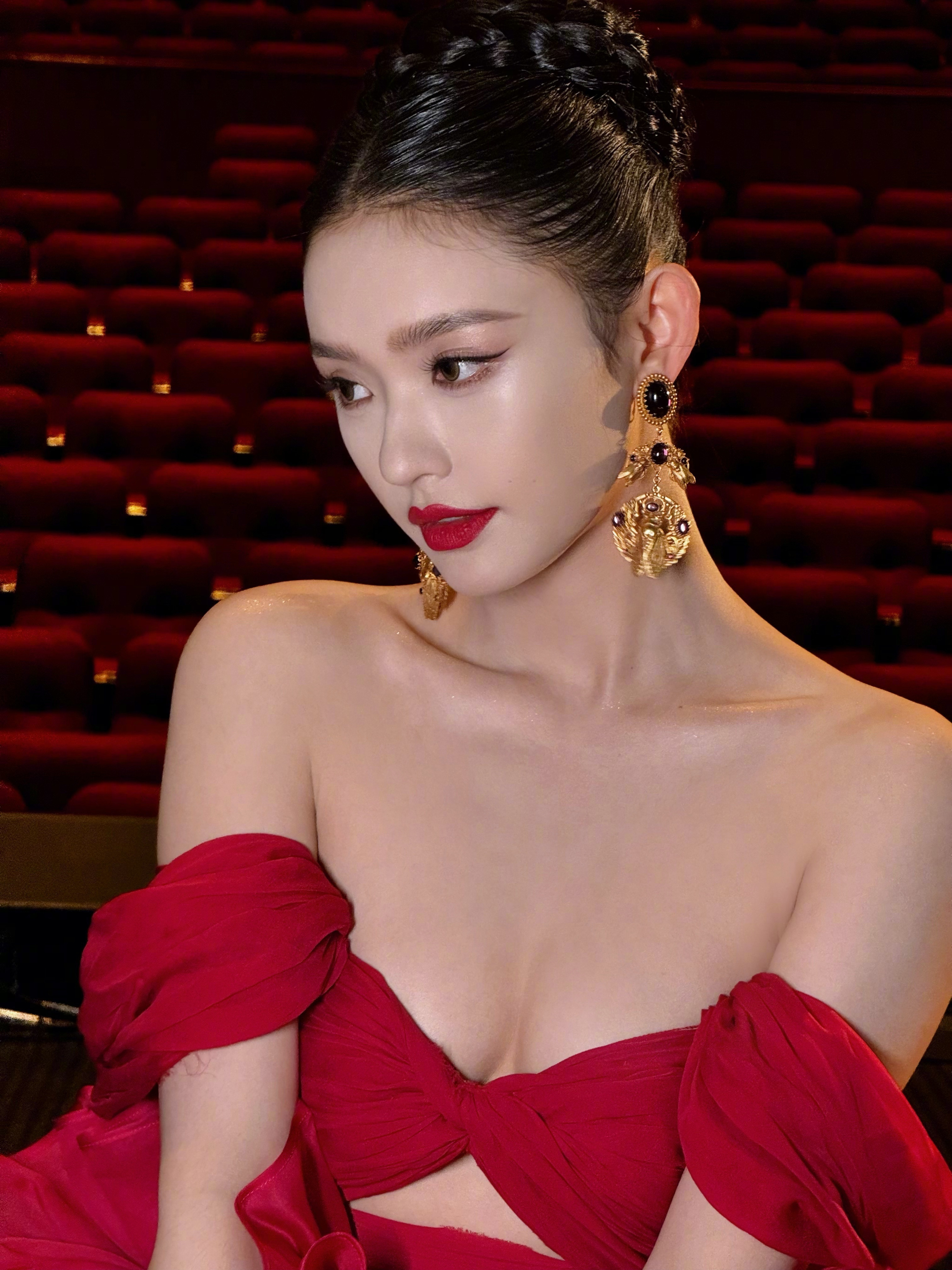 林允官宣2025尖叫之夜期待美人鱼的红毯造型