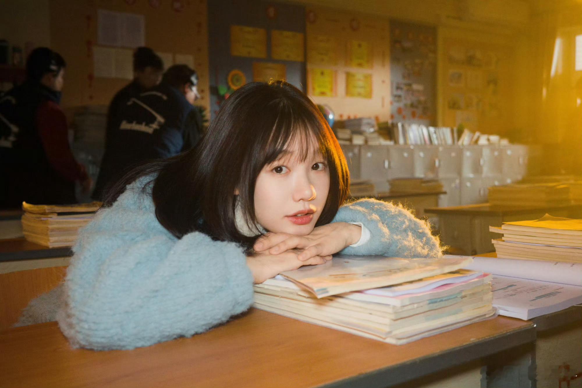 她很符合乖乖女人设诶