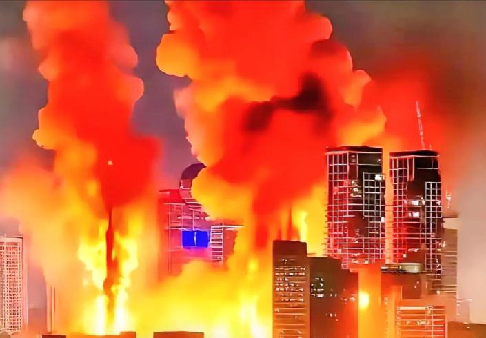 这招真是够损的，伊朗这次没去硬刚美军大营，反而盯着亚马逊的机房炸。听说是革命卫队