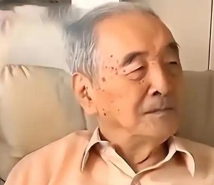 1988年，台湾老兵携妻女回家看望原配妻子，谁料原配妻子在看到他后，竟然直接打开