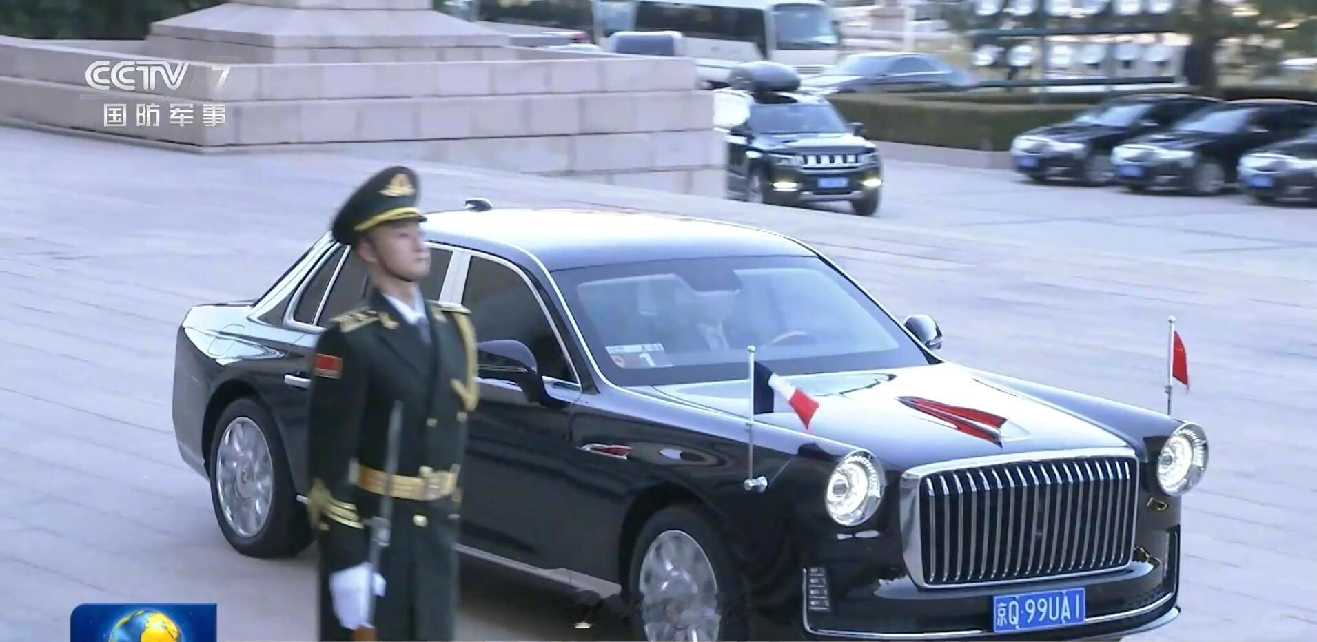 马克龙坐上了最新一代的红旗L5，这气场真强马克龙说此行只有一个遗憾红旗l5