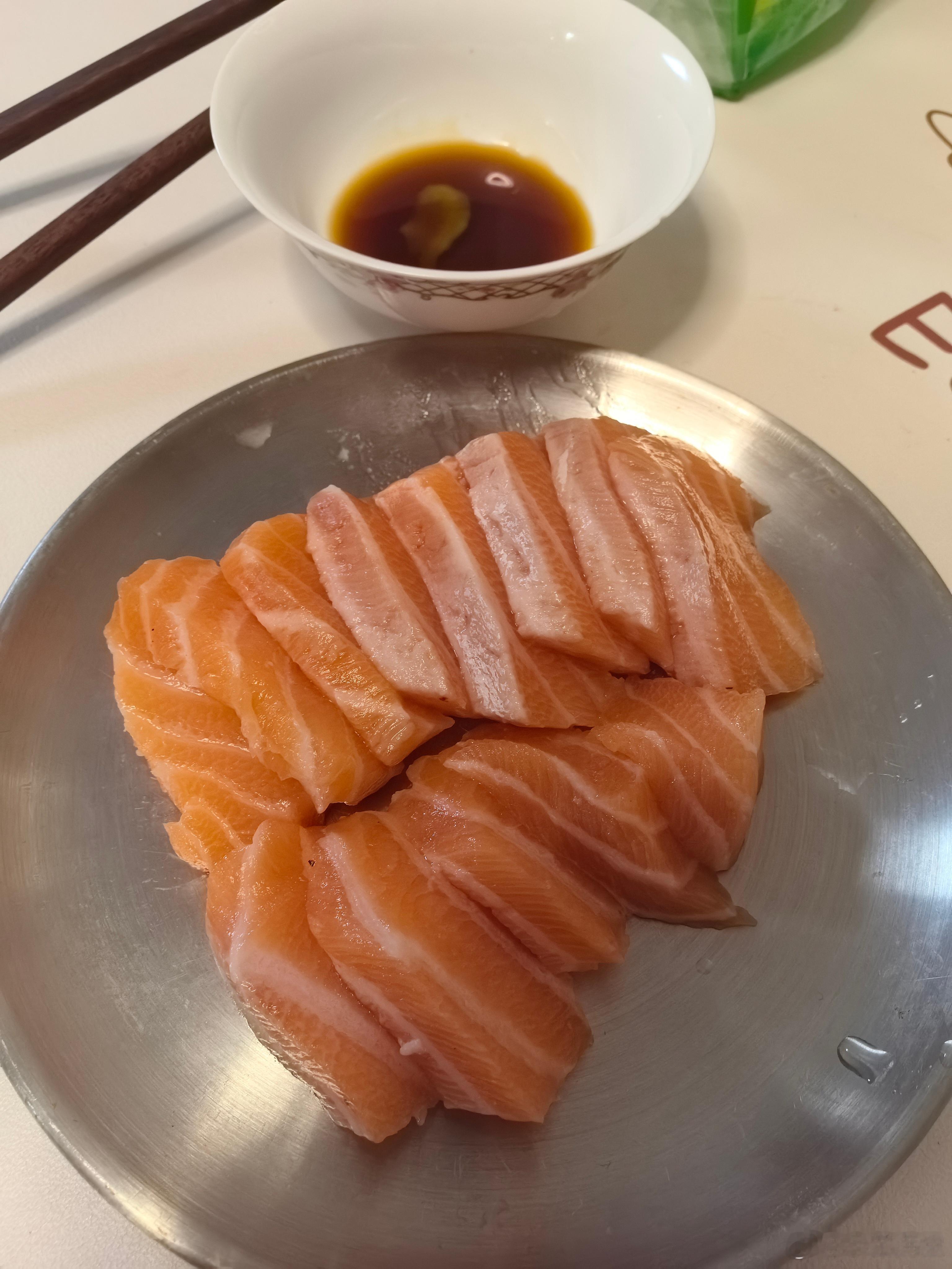 Hi~我这两天朴实无华的夜宵近一个月不会吃小龙虾和三文鱼了[扁嘴]​