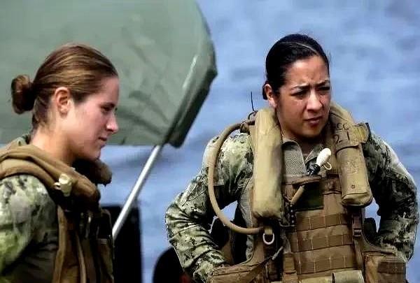 美国女兵，孕味十足。美国女兵的怀孕率在全球遥遥领先。美国女兵大约有20万，每