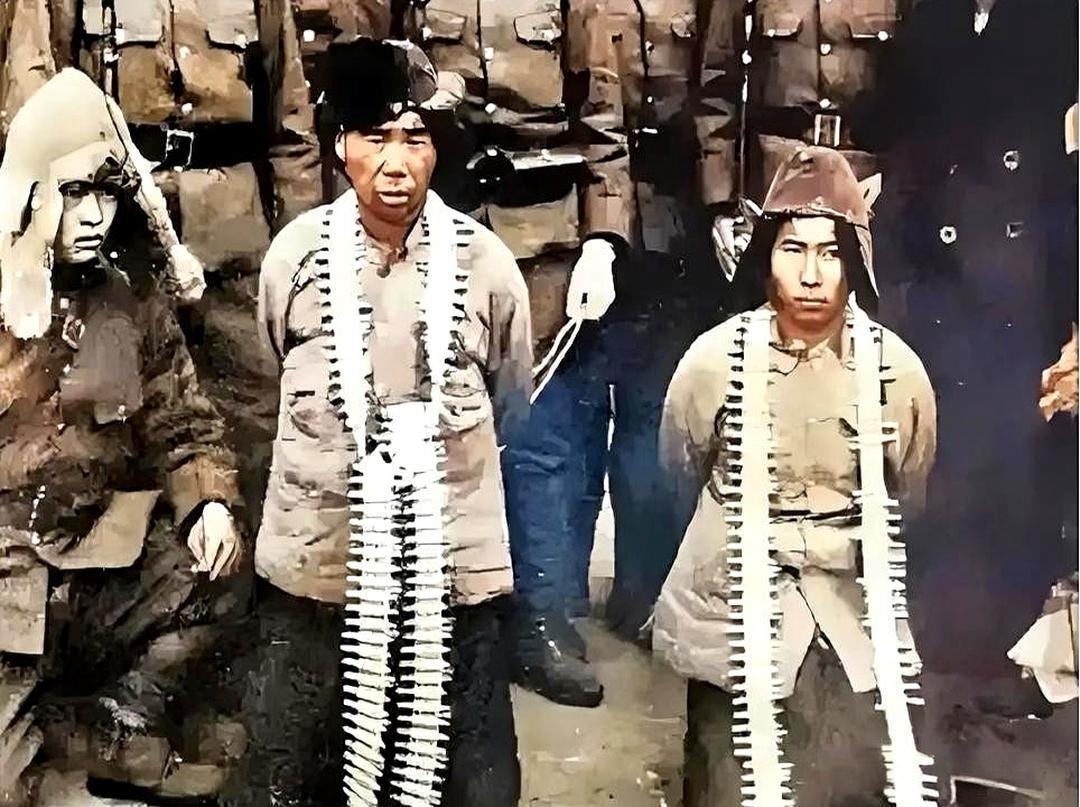 1931年沈阳，两名义勇军战士被俘，日军拍下羞辱照片，傲骨从未屈服1931