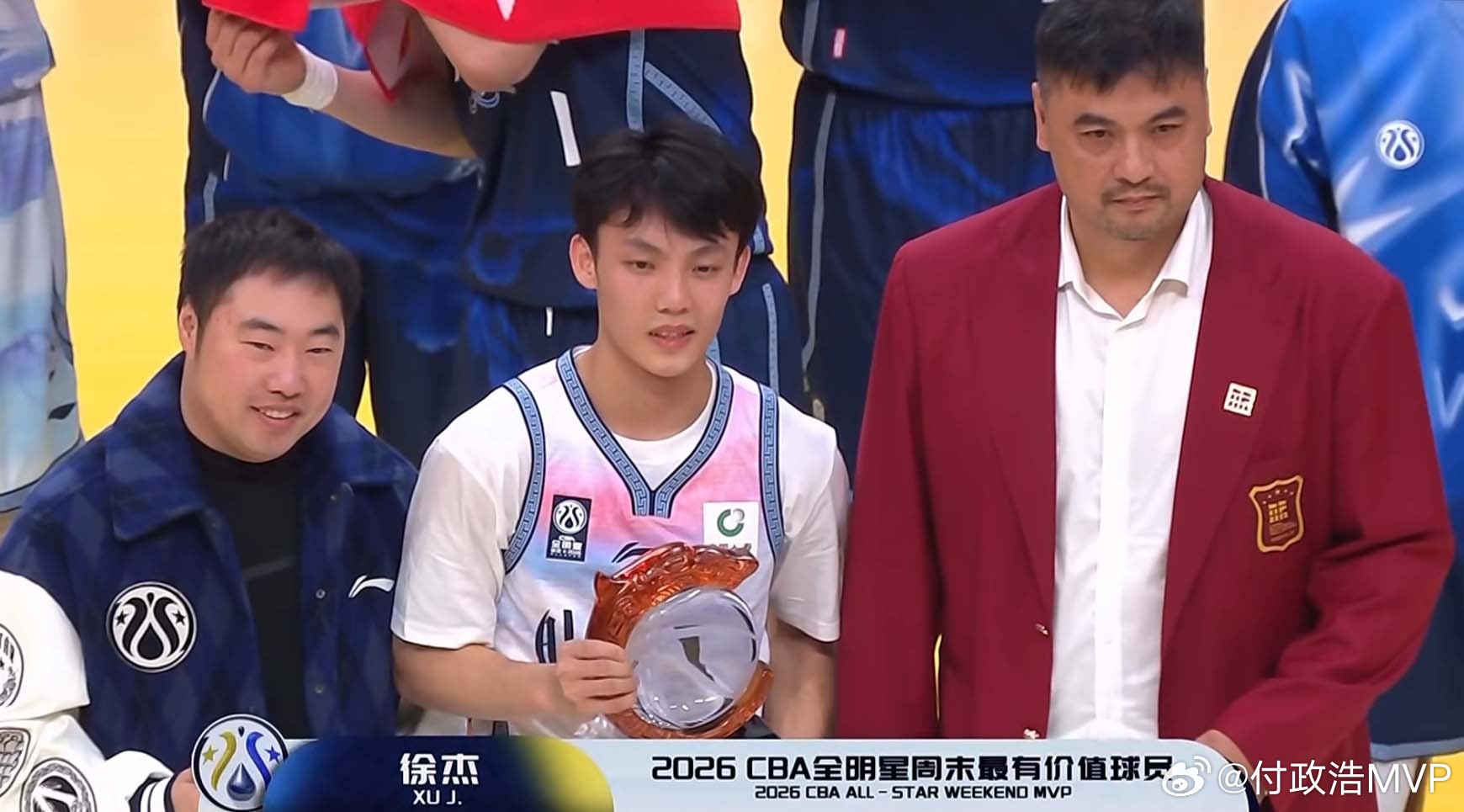 徐杰当选全明星MVPCBA南区全明星队以161比147战胜北区明星队，徐杰35