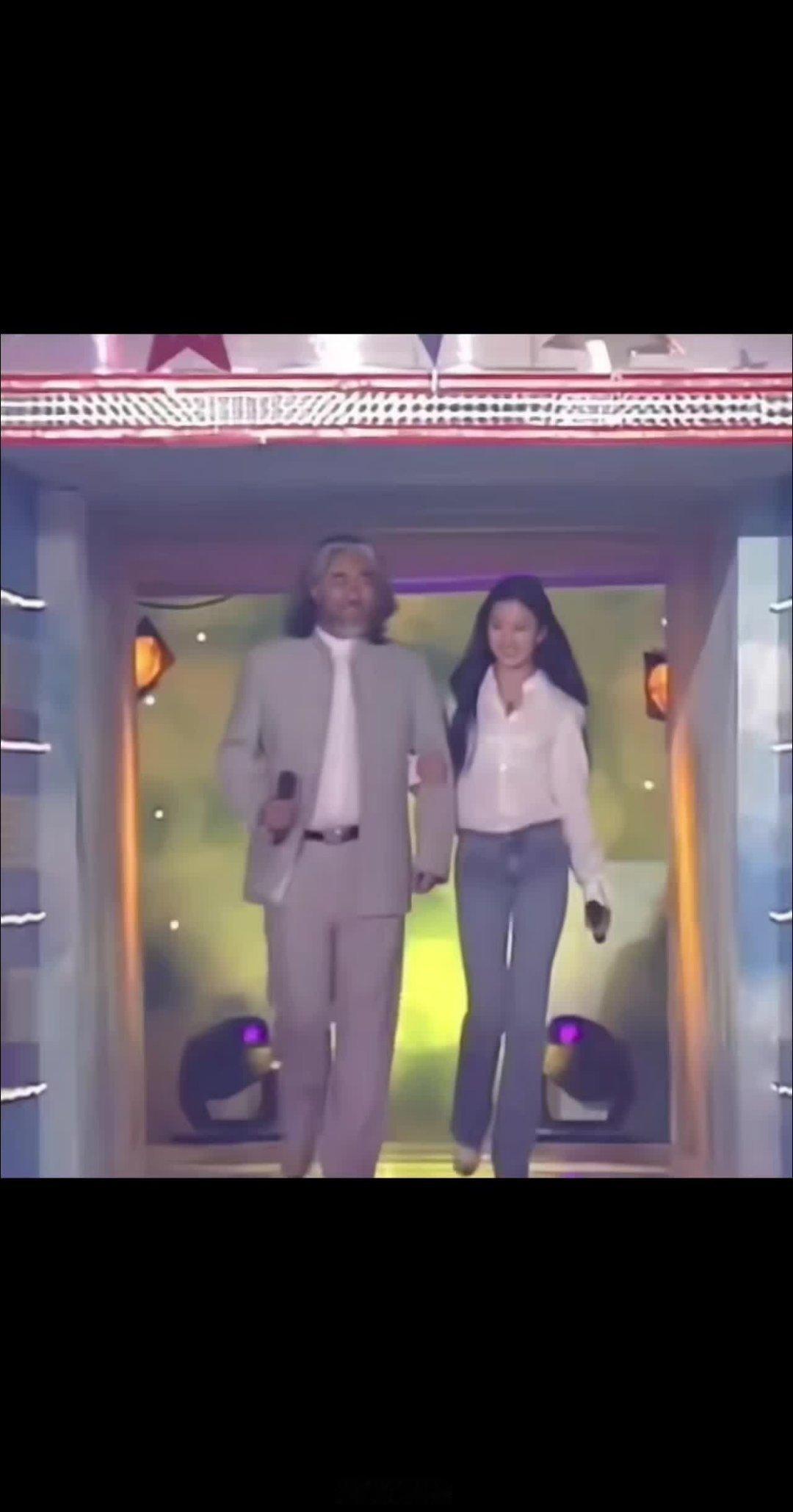 刘亦菲明眸善睐，靥辅承权，瑰姿艳逸，仪静体闲美不足以形容她，真的就是仙最贴切了刘