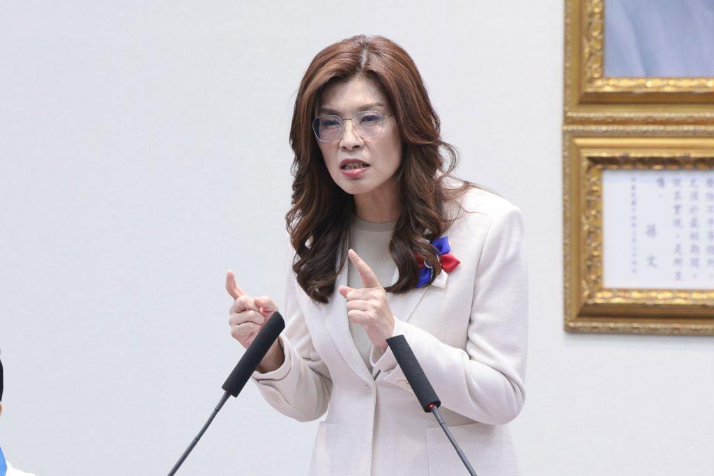 就在刚刚，中国“国民党主席”郑丽文发表严正声明，10月14日，郑丽文在中