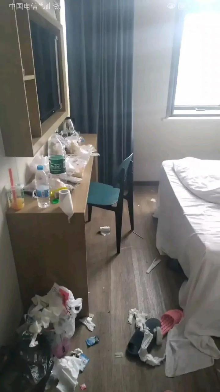 开钟点房的人大部分都是什么人？套路基本上都是相似的。一个男人先到宾馆开个四个