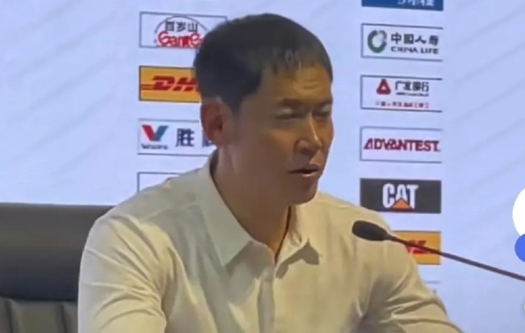 张庆鹏一步错步步错，说句不好听的，他就不应该来北控。北控队四连败，球队场上一盘