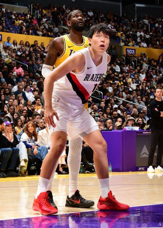 狼吃羊,这就是残酷的“丛林法则”!曾看过一期《吐槽大会》,范志毅登台吐槽中国篮球