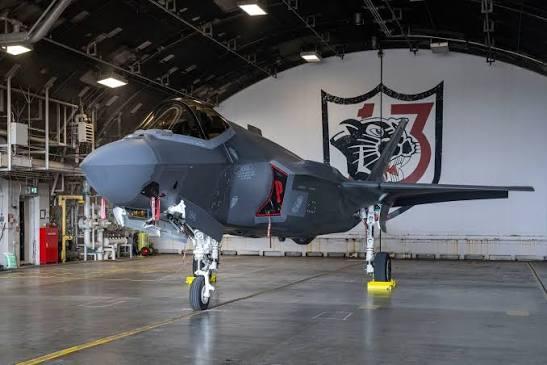 8架F-35A降落在英国莱肯希思基地，准备返回美国本土。这批战机于2月部署中东，