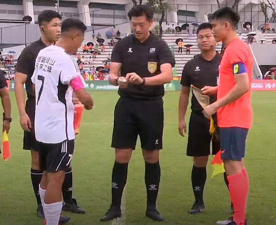 深圳街超开幕式，当年健力宝冠军成员来助阵了，包括朱广沪指导，谢峰指导，还有郑智